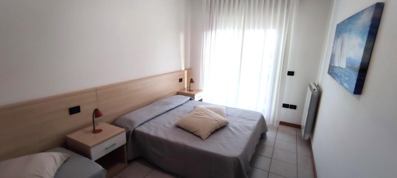 Residence Roberta Con Piscina - Agenzia Cocal Caorle Buitenkant foto